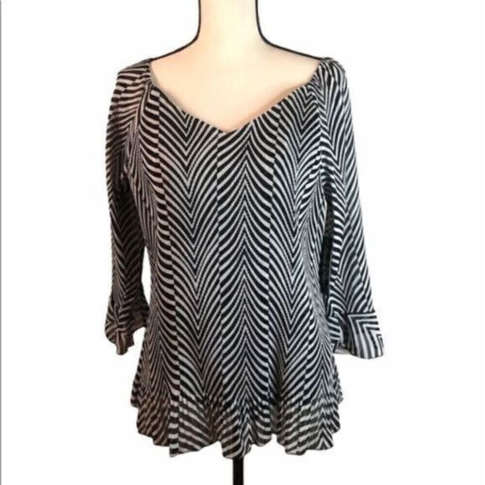 Essentials by Milano Black Zebra Print V Neck Top Large NWT